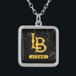 Long Beach State Alumni Distress Silverpläterat Halsband<br><div class="desc">Ta en titt på den kaliforniska staten Universiteten Long Beach-designen! Visa upp din Kalifornien State Pride med de här nya Universiteten-produkterna. De gör perfekten till gåvor till Long Beach student, aluminium, familj, vän eller fläkt i ditt liv. Alla dessa Zazzle-produkter är anpassade med ditt namn, klassår eller klubb. Gå till...</div>