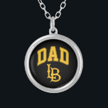 Long Beach State Pappa Silverpläterat Halsband<br><div class="desc">Ta en titt på den kaliforniska staten Universiteten Long Beach-designen! Visa upp din Kalifornien State Pride med de här nya Universiteten-produkterna. De gör perfekten till gåvor till Long Beach student, aluminium, familj, vän eller fläkt i ditt liv. Alla dessa Zazzle-produkter är anpassade med ditt namn, klassår eller klubb. Gå till...</div>