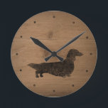 Long-hårad Dachshund Silhouette Rund Klocka<br><div class="desc">Långhårig Doxie Silhouette. Träets utformning är tryckt,  inte riktigt trä.</div>