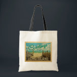 Long Islandstrandvintage resor Tygkasse<br><div class="desc">Detta presenterar hälsningar från design för Long Islandvintagevykort en sandig strand med ett härligt turkoshavvatten,  och ovanför havet,  fördunklar en blå himmel med billowy vit. I vintage resorstil.</div>
