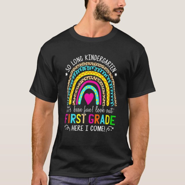 Long Kindergarten 1st Klass Rainbow Leopard Gra T Shirt (Framsida)