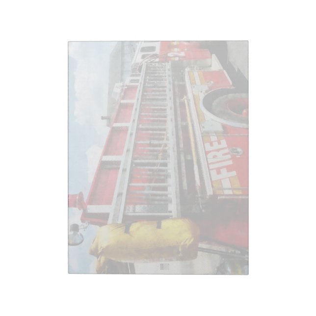 Long Ladder on Fire Lastbil Anteckningsblock (Roterad)