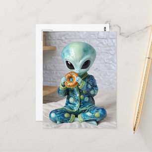 Lönsam Alien Eating a Bagel in Bed Vykort
