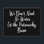 Lönsam antipatriarkisk feministisk kvinnocitat vykort<br><div class="desc">Fantastisk feministiska citat: Vi behöver inte vatten,  låt patriarkin brinna. Förstör patriarkatet och bränner det till marken genom att rösta i valet. Rösta för kvinnors höger,  marschera för jämställdhet och göra er starka röst hörd. Skaka glastaket med den här lustiga feminismens gåva.</div>