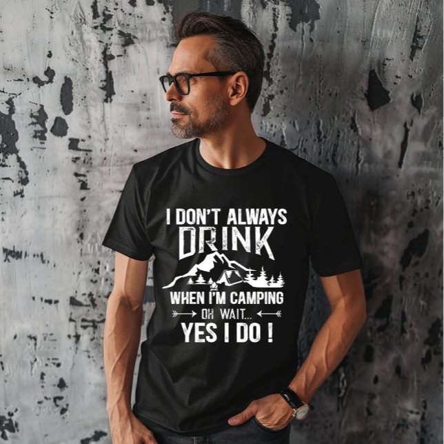 Lönsam camping och drickande av ord t shirt (Skapare uppladdad)