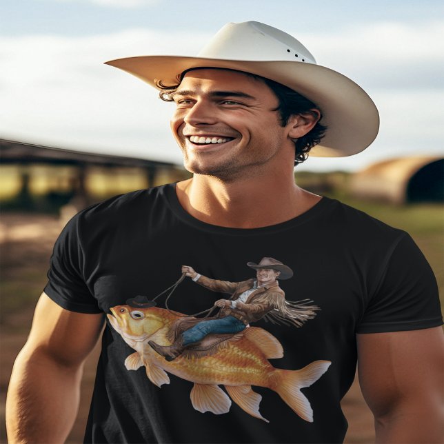 Lönsam cowboy som rider fisk t shirt (Skapare uppladdad)