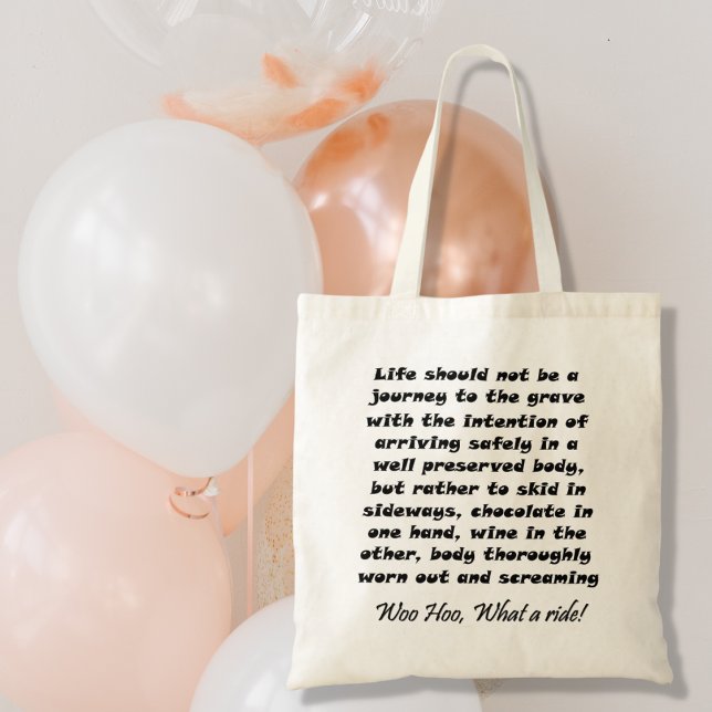 Lönsam födelsedag vin tote bags över gåvorna från  tygkasse (This hilarious quote works perfectly for a birthday gift bag that they can reuse everyday for fun.)