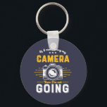 Lönsam fotografi Ingen kamera utan foto Nyckelring<br><div class="desc">Om jag inte kan ta med min kamera så går jag inte. Lönsam och humoristisk design för fotografer. Roligt citat och humor för dem som tar bilder från kärlek, medlem i klubben för fotografering. Vintage och tryckt utformning för fotografer för amatörer eller professioneller som bär kameror och linser överallt. Underbar...</div>