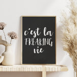 Lönsam Fransk Citat i svartvitt Poster<br><div class="desc">En humoristisk twist på fransken som säger att du vill njuta av och acceptera livet som det är - c'est la freaking vie - med en minimalism boho estesisk i modern svart och vit.</div>