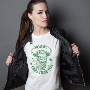Lönsam Grönt Irish Highland Cow St patricks day T Shirt