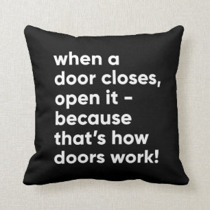 Lönsam inspirationsoffert i svartvitt kudde