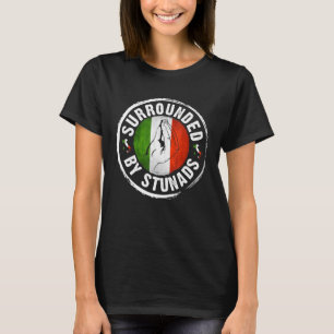 Lönsam italiensk handskötare omgiven av stenar S T Shirt
