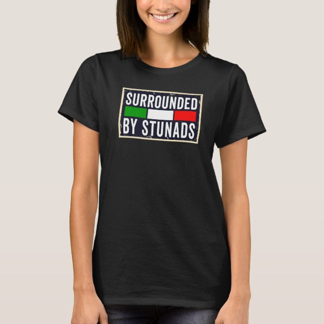 Lönsam italiensk Ord omgiven av stenar T Shirt (Framsida)