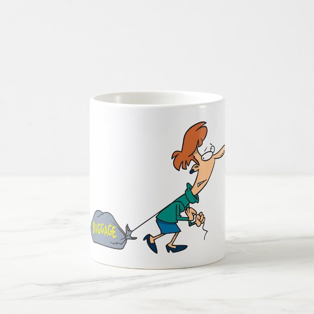Lönsam kvinnlig bärare av upphettat bagage kaffemugg (Skapare uppladdad)