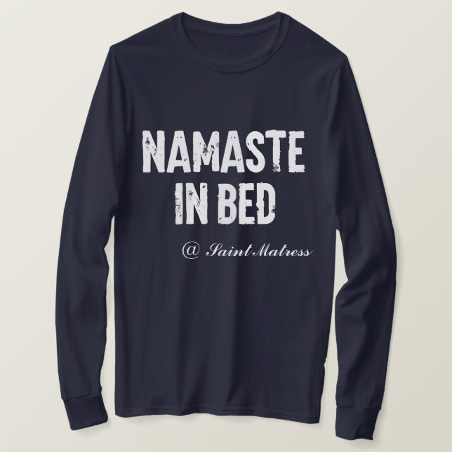 Lönsam långärmad "namaste in bed" t shirt (Design framsida)