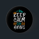 Lönsam Lugn för Behålla och Gå till Vintage Hiker  Knapp<br><div class="desc">Lönsam och humoristisk design för höft-,  kamper- och bergsklimat. Denna vintage och dessa nödlidande varor är underbara för dem som bedriver utomhusverksamhet i kärlek. Perfekt för bergsklättring,  djungeltrekking och camping. Underbar julklapp och födelsedagspresent för dem som kärlek utforskar skogens natur och spår.</div>