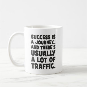 Lönsam motivation, framgång är resa med trafik kaffemugg