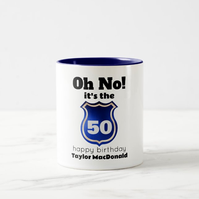 Lönsam polis Badge 50:e födelsedagen Två-Tonad Mugg (Center)