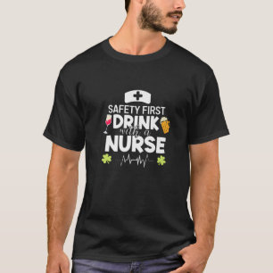 Lönsam sjuksköterskesäkerhet/första dryck med t shirt