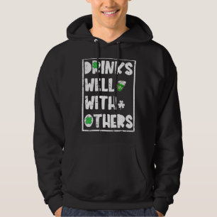 Lönsam St patrick's day som dricker dryck bra med Hoodie