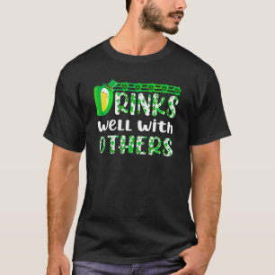 Lönsam St patricks day som dricker dryck bra med O T Shirt