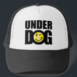 Lönsam tennisgåva med humoristisk slogan som säger keps<br><div class="desc">Lustigt tennis-gåva med humoristisk slogan som säger Underdog tennis cap. Tshirts,  tennis muggar,  Tennis mousemats,  Tennis-knappar,  tennis-klistermärken med mera. Tennis presenterar för manar idéer,  kvinnor och barn som också kan personlig. Cute Birthday-presentidé för spelare,  tränare,  vän,  medarbetare,  chef,  son osv.</div>