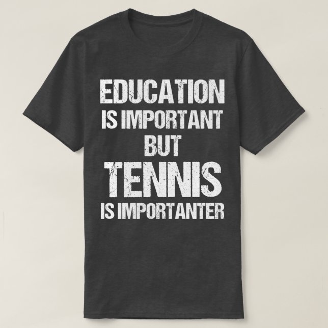 Lönsam utbildning är viktig men Tennis Importante T Shirt (Design framsida)