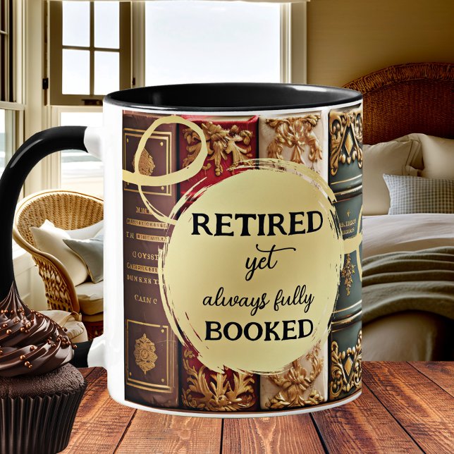 Lönsam Vintage Bokar Pension Kaffemugg (Funny mug featuring artistic vintage books. Great for a retiring book lover.)