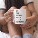 Lönsamma födelsedagscitat | GRATTIS PÅ FÖDELSEDAGE Kaffemugg<br><div class="desc">"Vin blir bättre med åldern,  precis som du! Grattis på födelsedagen och hejar på ett annat år av girighet!"</div>