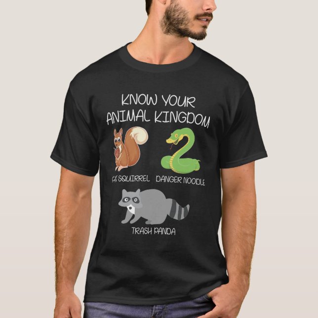 Lönsamt djurriket Skunk Racoon Snake Pun T Shirt (Framsida)