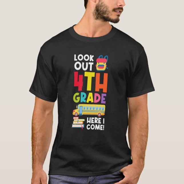 look out 4th grde here I come graduated T Shirt (Framsida)
