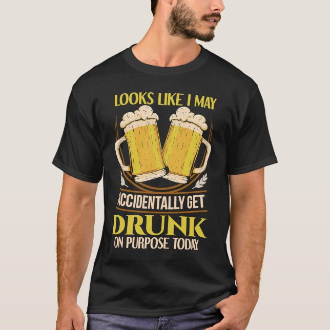 Looks like I may accidentally get drunk on purpose T Shirt (Framsida)