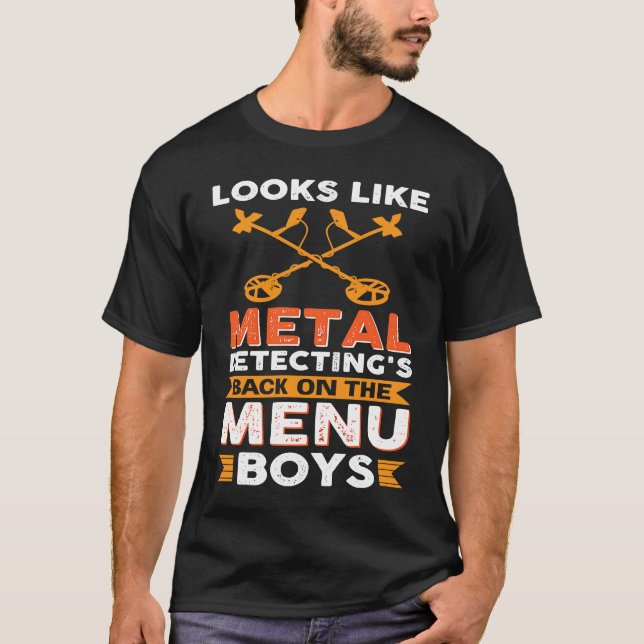 Looks Like Metal Detecting's Back On The Menu Boys T Shirt (Framsida)