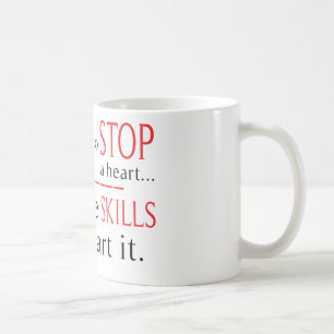 Looksna som stoppar en hjärtasjukvårdmugg kaffemugg