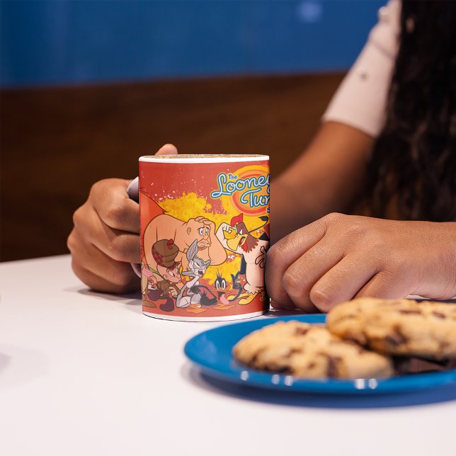 Looney Tunes Show Cast & Logotyp Två-Tonad Mugg (Skapare uppladdad)