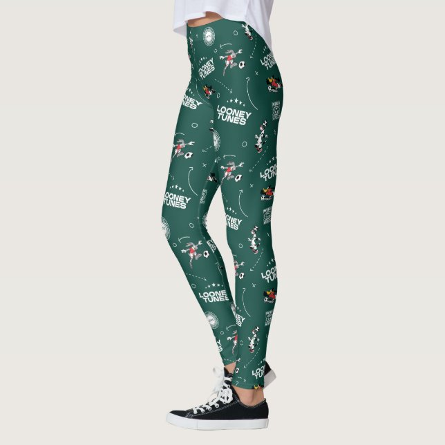 LOONEY TUNES™ Soccer Playbook Pattern Leggings (Vänster)