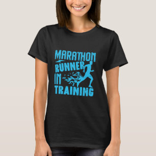Löpare MARATHONLÖPARE UNDER TRÄNING Rolig Maraton T Shirt