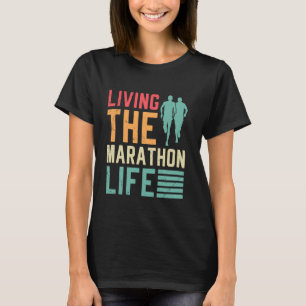 Löpare SOM LEVER DETTA MARATONLIV Rolig maraton T Shirt