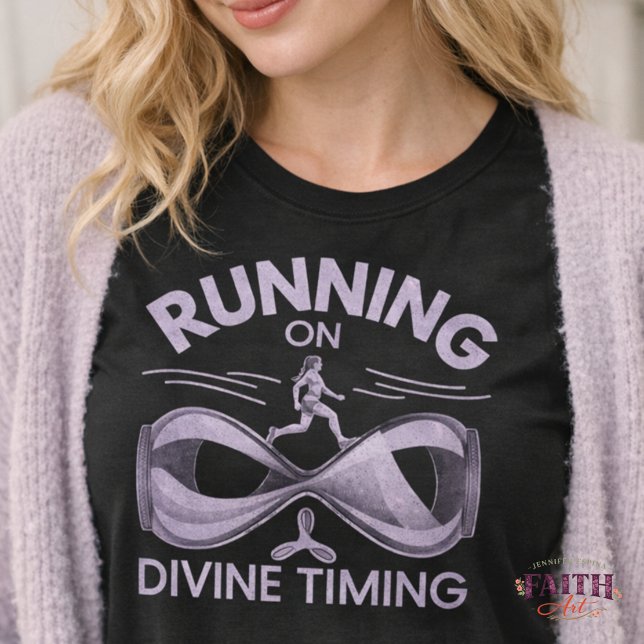 Löpartröja med texten Running on Divine Timing Chr T Shirt (Skapare uppladdad)