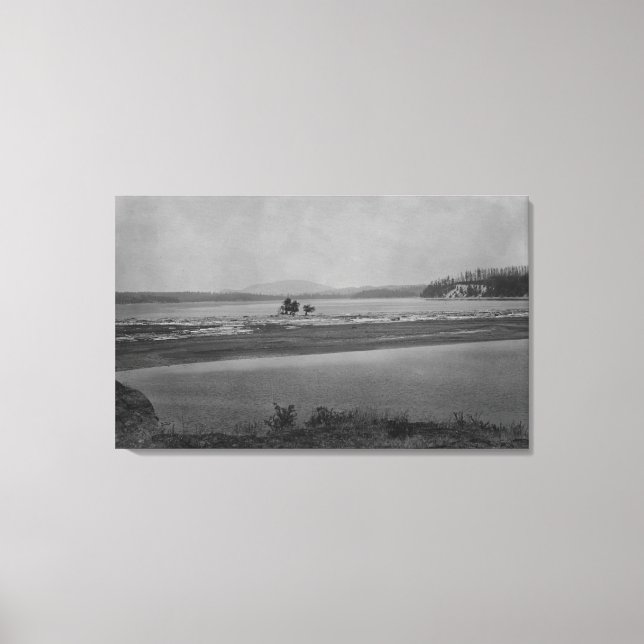 Lopez, WA - View Turtle Back Mountain i distanc Canvastryck (Framsida)