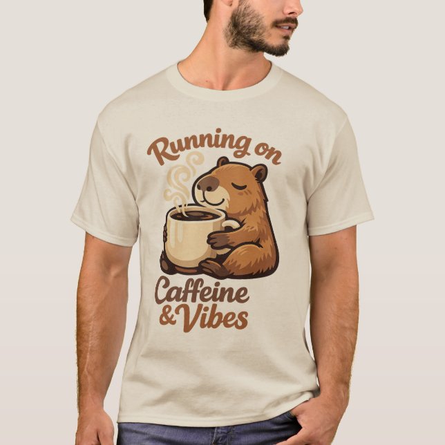 Löpning på Kaffe & Vibrationer Capybara Kaffeälska T Shirt (Framsida)