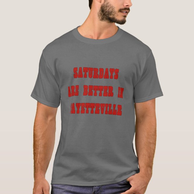 Lördagar är bättre i Fayetteville T Shirt (Framsida)