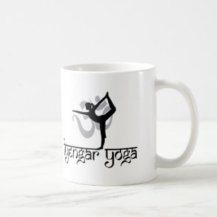 Lorden av dansen poserar den Iyengar Yogagåvan Kaffemugg