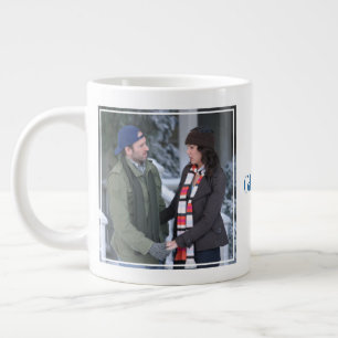 Lorelai & Luke Holding Händer i Snö Jumbo Mugg