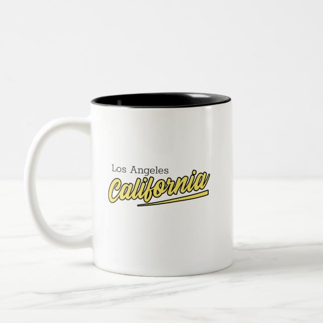 Los Angeles California Gult Typography Två-Tonad Mugg (Vänster)