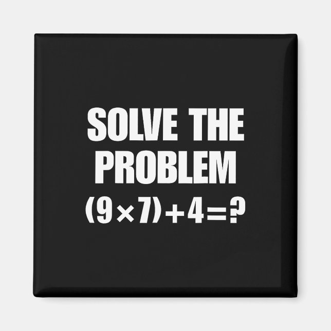 Lös Problemet – Rolig Matematisk Ekvation (9×7)+4= Magnet (Framsidan)