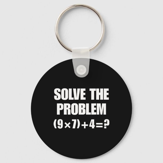 Lös Problemet – Rolig Matteekvation (9×7)+4=67 Nyckelring (Framsida)