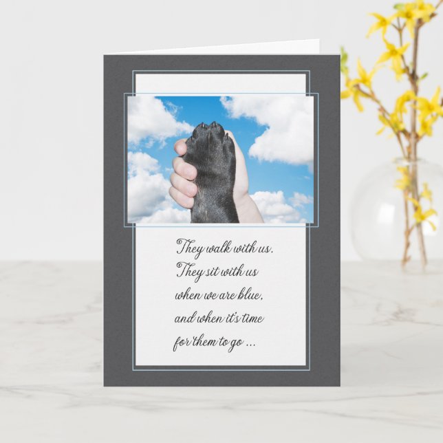 Loss of a Dog Hand Holding a Paw Pet Sympathy Kort (Gul blomma)