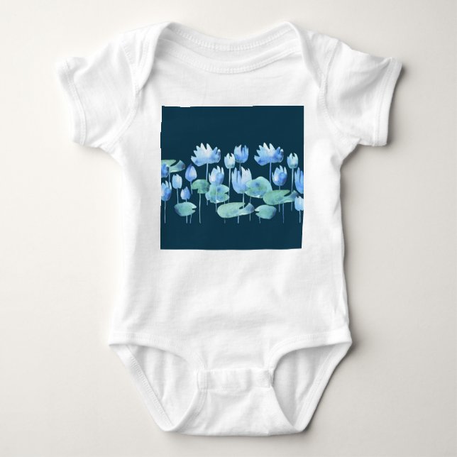 Lotus Blooms: Simple Watercolor Elegance T Shirt (Framsida)