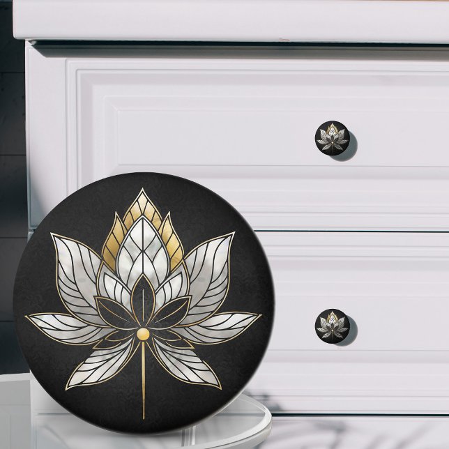 Lotus Flower - Black, Pearl och Guld Knopp (Skapare uppladdad)